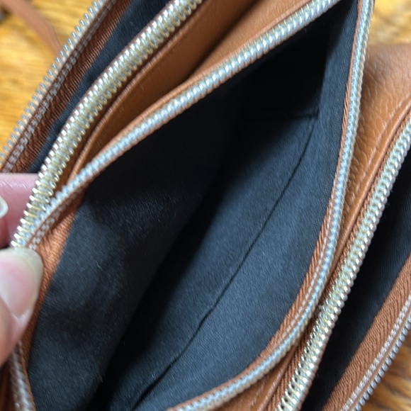 Brown synthetic leather triple compartment crossbody bag. Small wallet size. - Picture 3 of 10